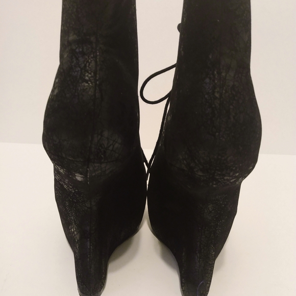 Shoe Republic Black Faux Suede 5 1/2" Arch Heel Ugly Core Bootie Heels sz 8.5 - Picture 5 of 9